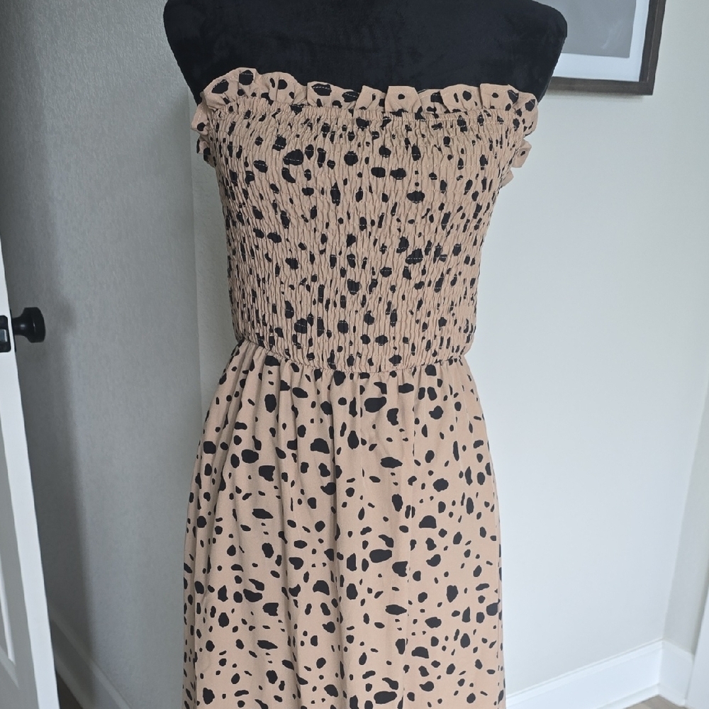 Elegant Tan and Black Strapless Dress